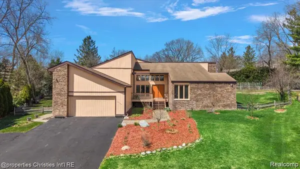4566 Walden Drive, BloomfieldHills, MI 48301