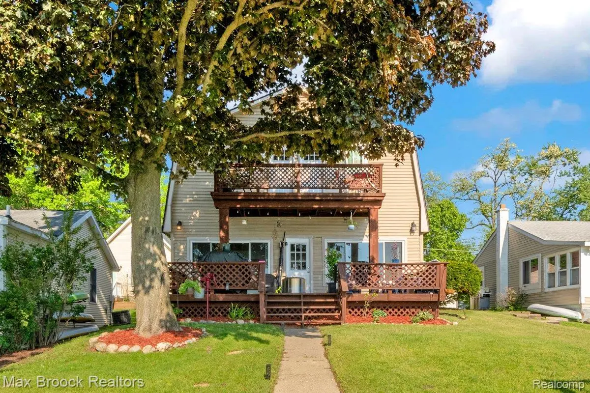 8860 Rushside Drive, Pinckney, MI 48169 - #1