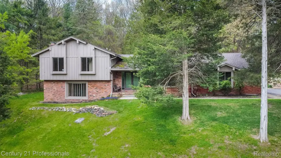 6133 Sundance Trail, Brighton, MI 48116 - #2