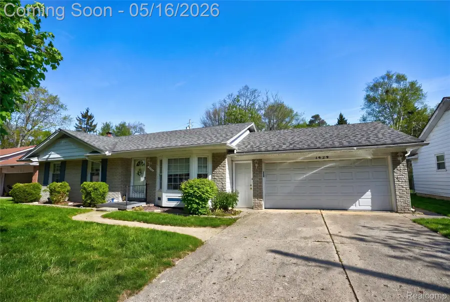 1424 W Judd Road, Flint, MI 48507 - #2