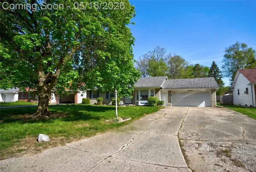 1424 W Judd Road, Flint, MI 48507 - #3