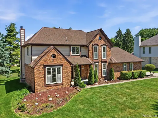 1280 Falcon Drive, Troy, MI 48098