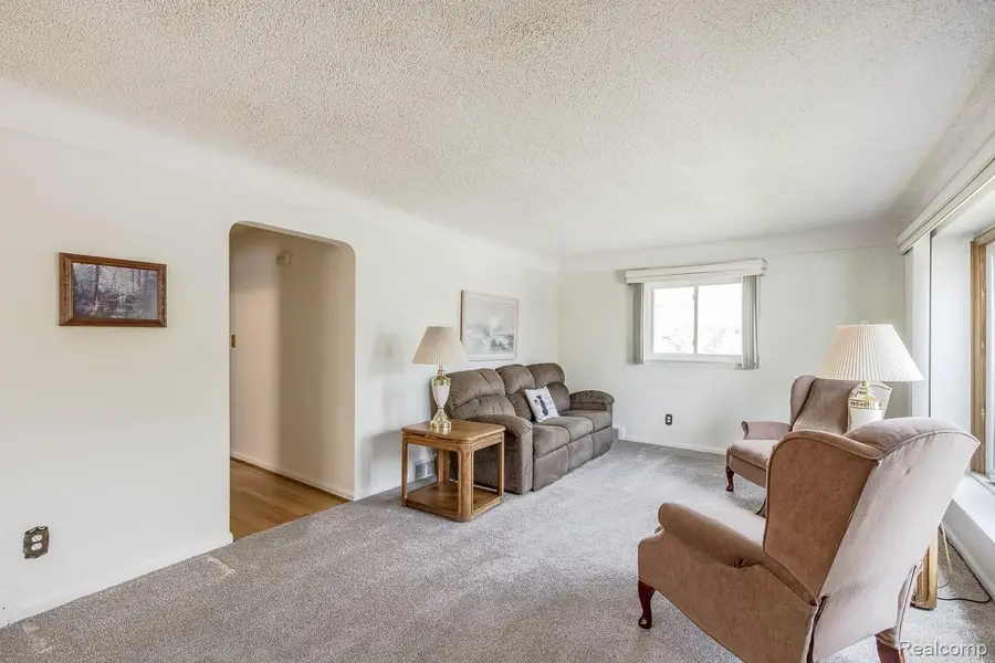 7190 Winona Avenue, Allen Park, MI 48101 - #3