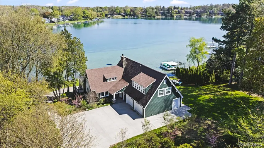 6390 Commerce Road, West Bloomfield, MI 48324 - #2