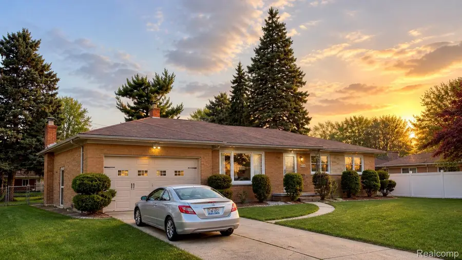 37542 Andrew Drive, Sterling Heights, MI 48312 - #2