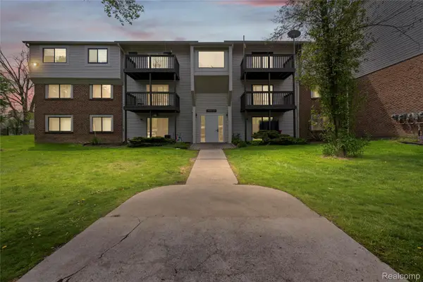 30052 W Twelve Mile Road #61, FarmingtonHills, MI 48334