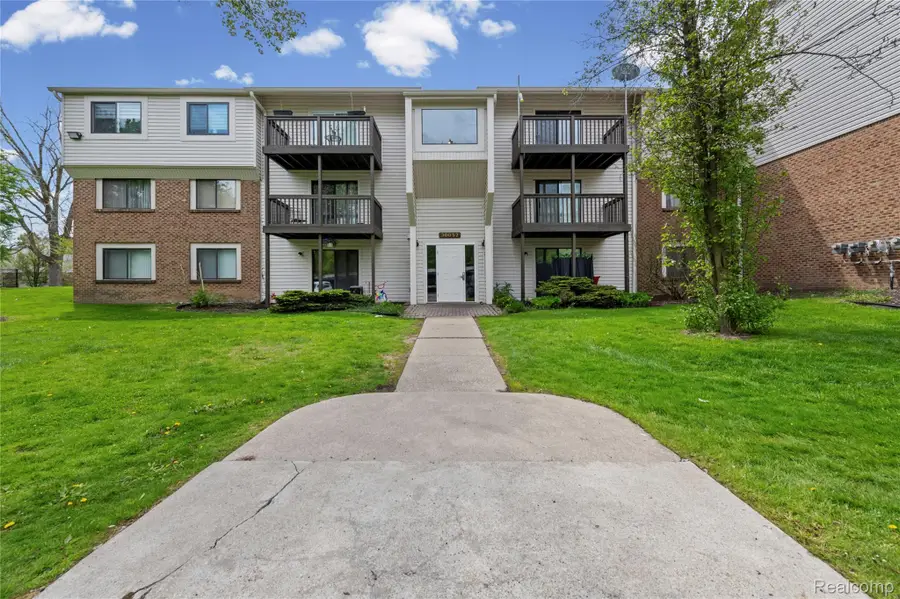 30052 W Twelve Mile Road #61, Farmington Hills, MI 48334 - #2