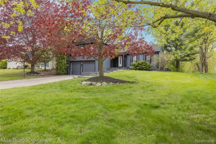 34904 Bunker Hill Drive, Farmington, MI 48331 - #2