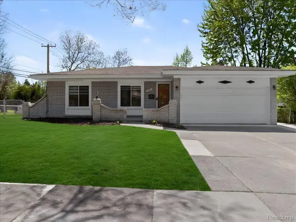 14650 Edshire Drive, SterlingHeights, MI 48312