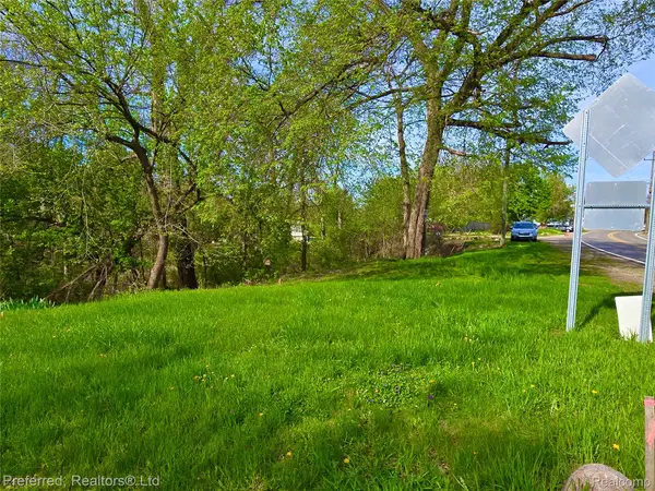 9691 Elizabeth Lake Road, WhiteLake, MI 48386