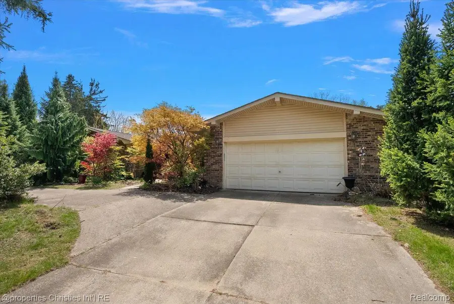 3120 Hartford Lane, Shelby, MI 48316 - #2