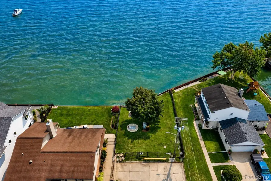 22501 Maple Street, Saint Clair Shores, MI 48081 - #2