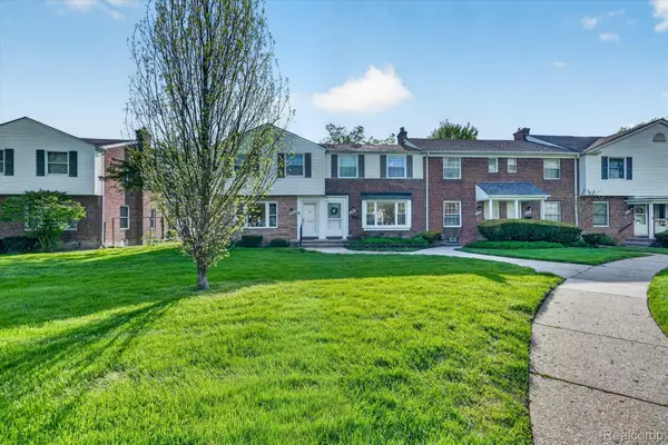 22927 Lakeshore Drive, StClairShores, MI 48080