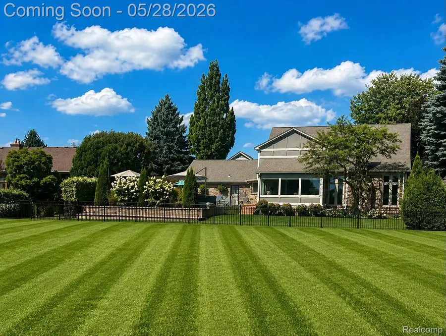 38005 River Bend, Farmington Hills, MI 48335 - #2