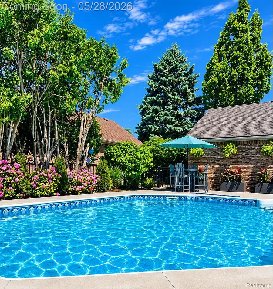 38005 River Bend, Farmington Hills, MI 48335 - #3