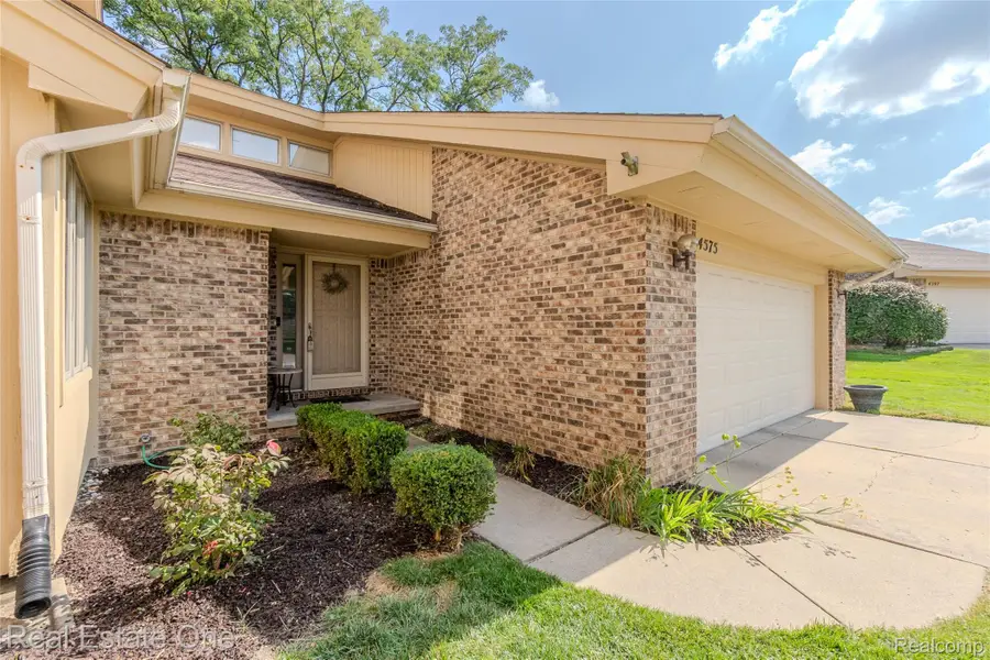 4575 Fairway Court, Waterford, MI 48328 - #2
