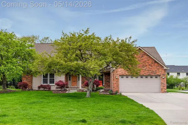 27526 Bridle Hills Drive, Farmington, MI 48336