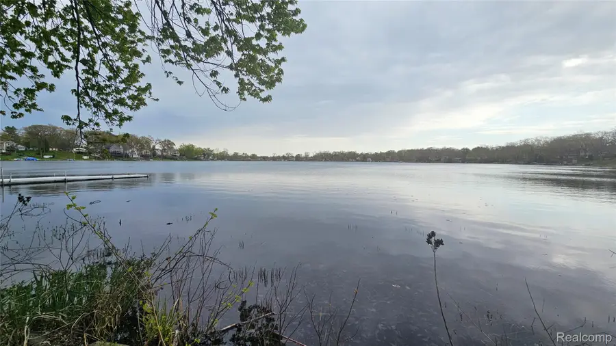 4165 Highcrest Drive, Brighton, MI 48116 - #2