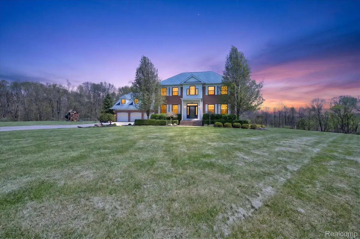 7156 Manor Lane, Fowlerville, MI 48836 - #1