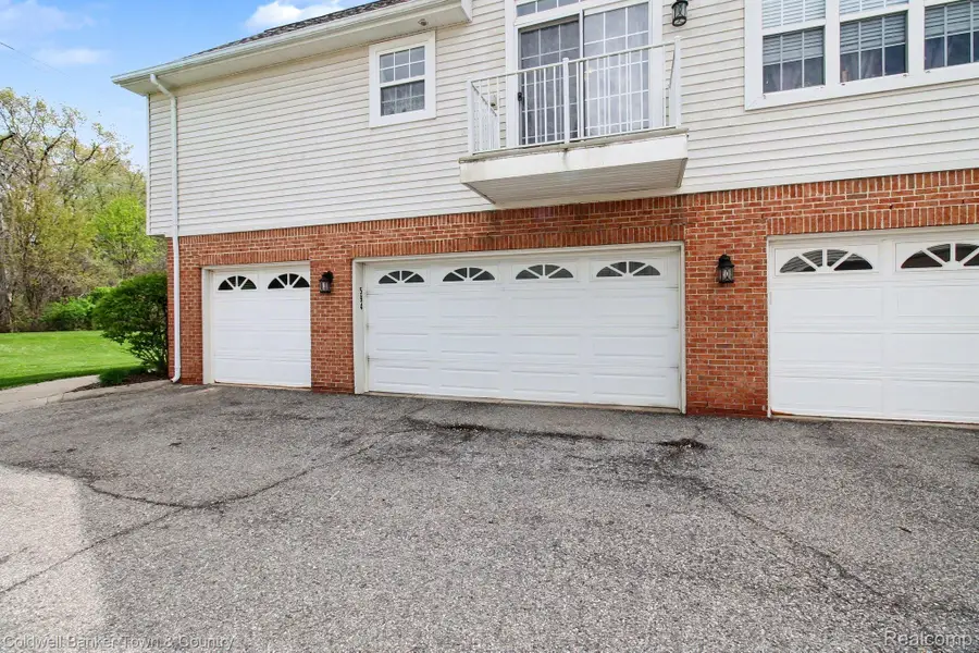 594 Olde English Circle, Howell, MI 48855 - #3