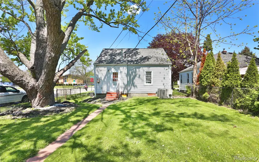 17204 Stephens Drive, Eastpointe, MI 48021 - #2