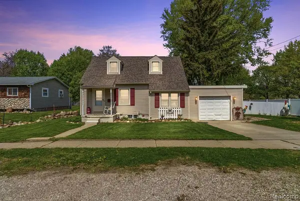 310 W Caroline Street, Fenton, MI 48430