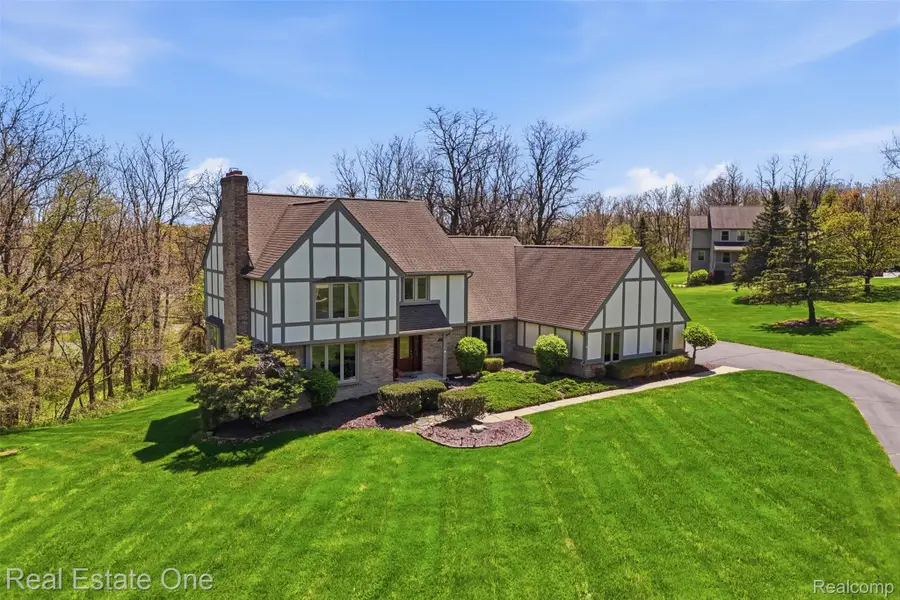 6514 Mountview Court, Brighton, MI 48116 - #2