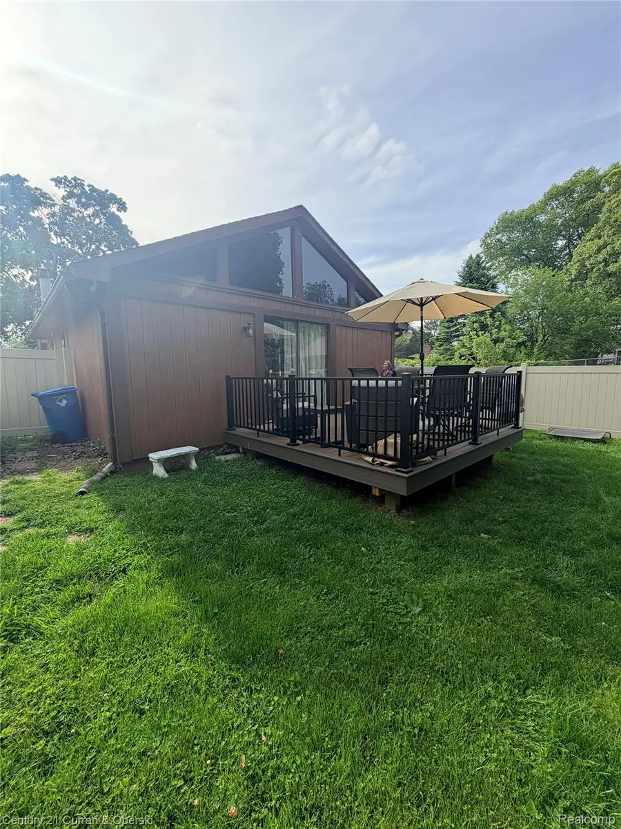 8303 Lagoon Street, Commerce Township, MI 48382 - #3