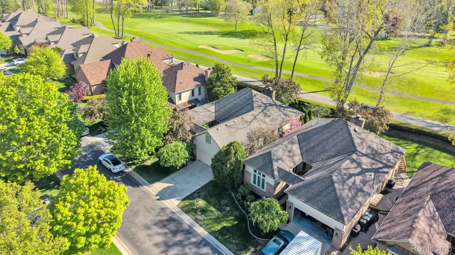 30 Turnberry Lane, Dearborn, MI 48120 - #2