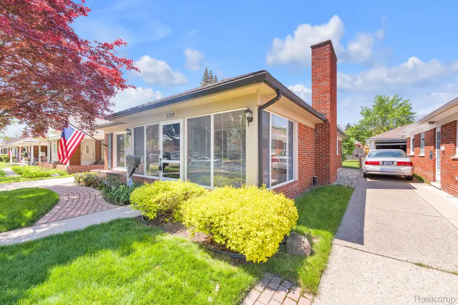 5725 Burger Street, Dearborn Heights, MI 48127 - #2