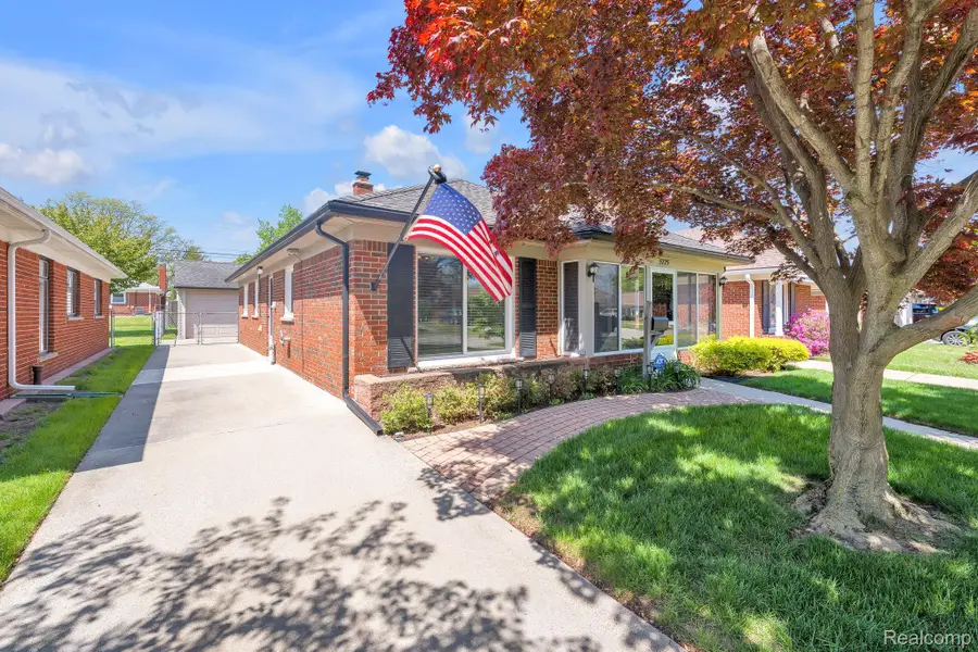 5725 Burger Street, Dearborn Heights, MI 48127 - #3