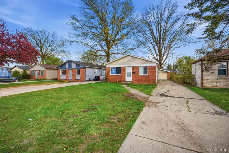 19054 E Thirteen Mile Road, Roseville, MI 48066 - #2