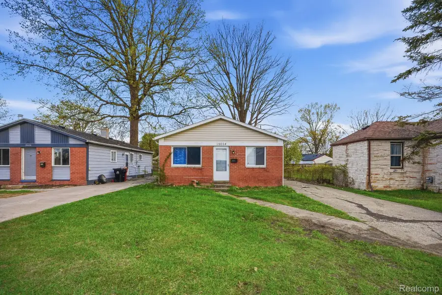 19054 E Thirteen Mile Road, Roseville, MI 48066 - #3
