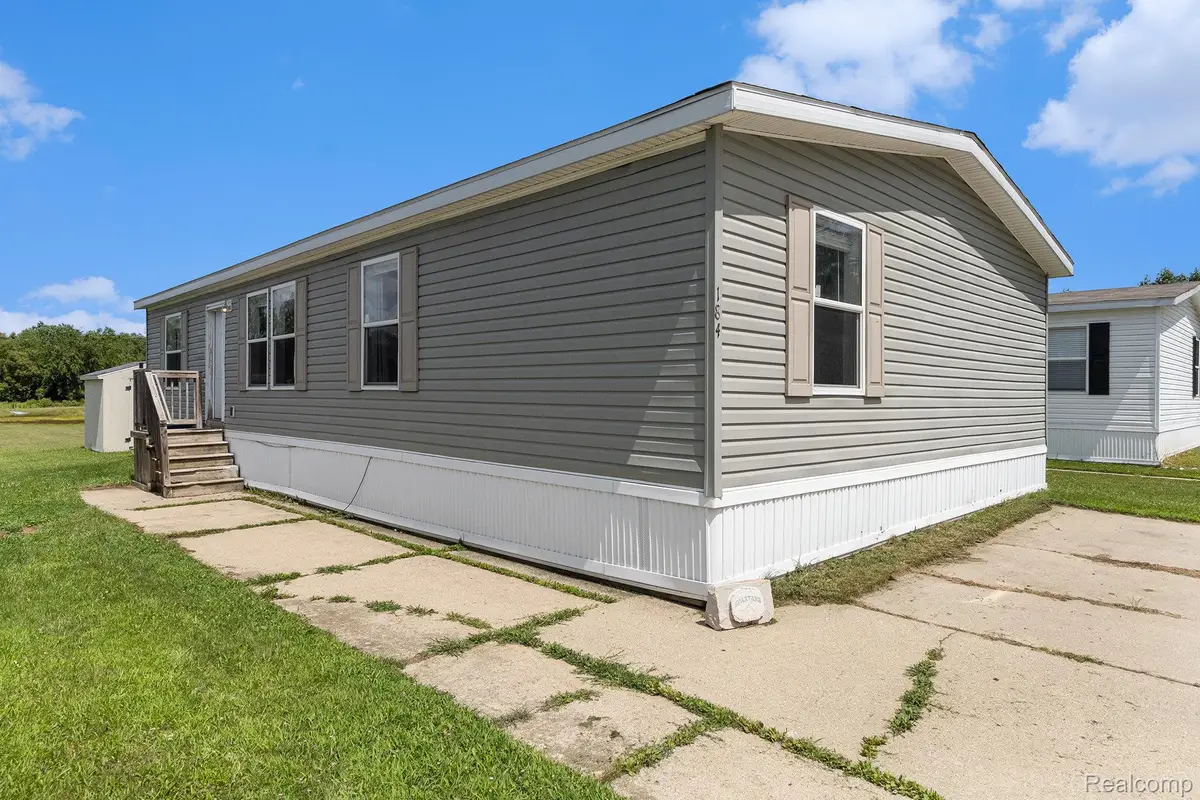 184 Pheasant Ct, Grand Blanc, MI 48439 - #1