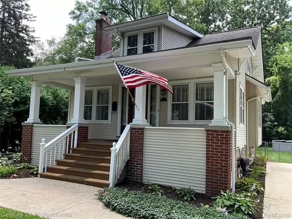 216 Woodside Road, RoyalOak, MI 48073