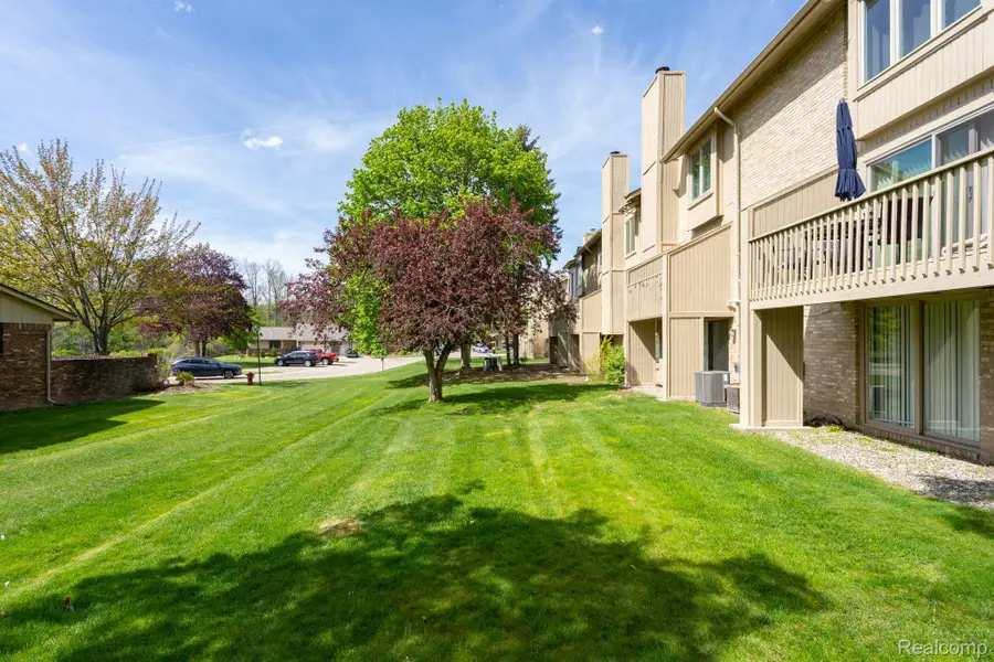 4343 Foxpointe Drive, West Bloomfield, MI 48323 - #2