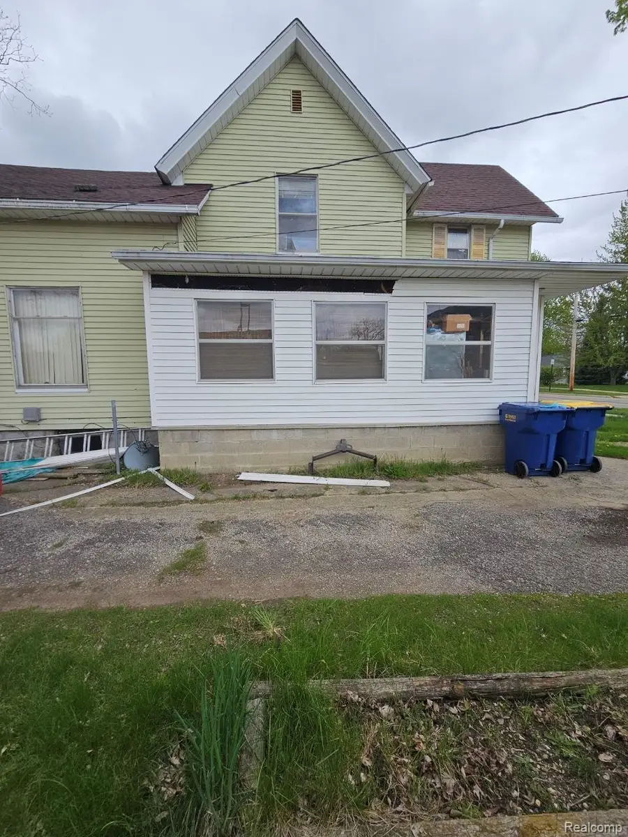 209 E Corunna Avenue, Corunna, MI 48817 - #3