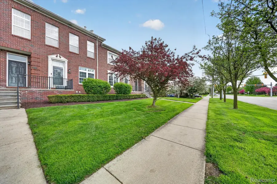43027 Strand Drive, Sterling Heights, MI 48313 - #2