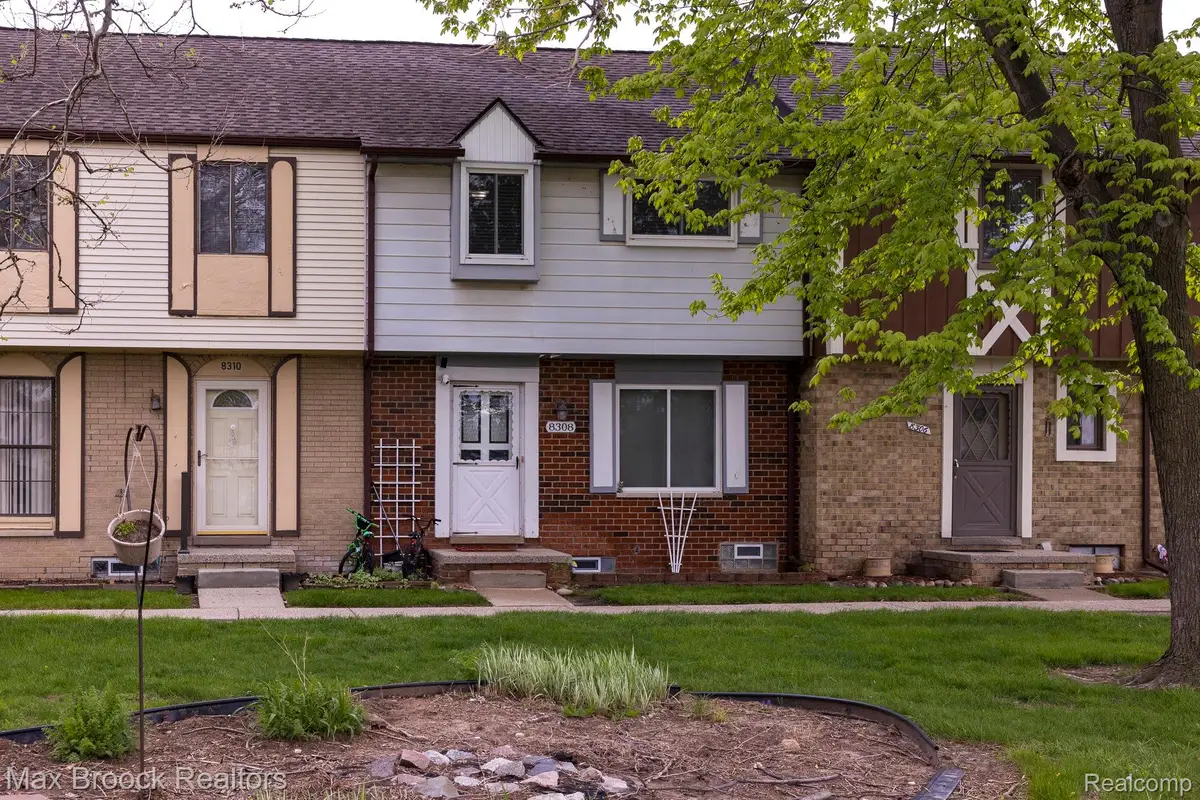 8308 Hickory Drive, Sterling Heights, MI 48312 - #1