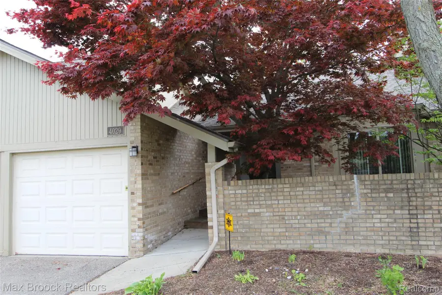 4029 Foxpointe Drive, West Bloomfield, MI 48323 - #3