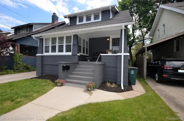 909 Knowles Street, RoyalOak, MI 48067