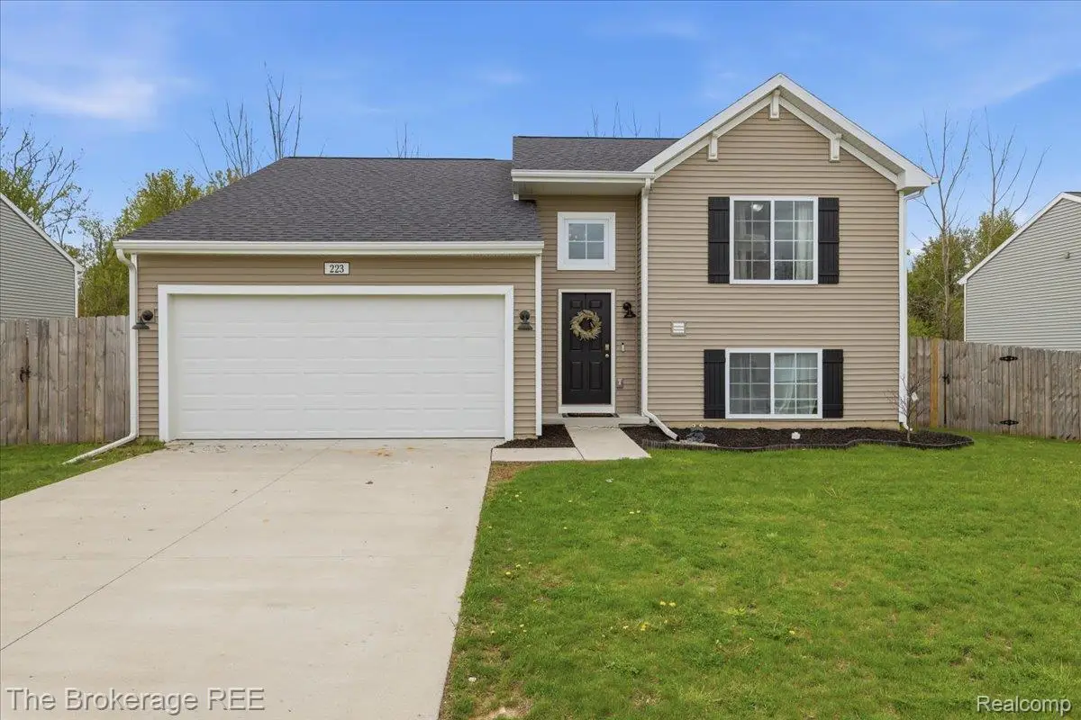 223 Creek Pointe Circle, Durand, MI 48429 - #1