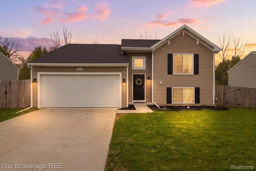 223 Creek Pointe Circle, Durand, MI 48429 - #2