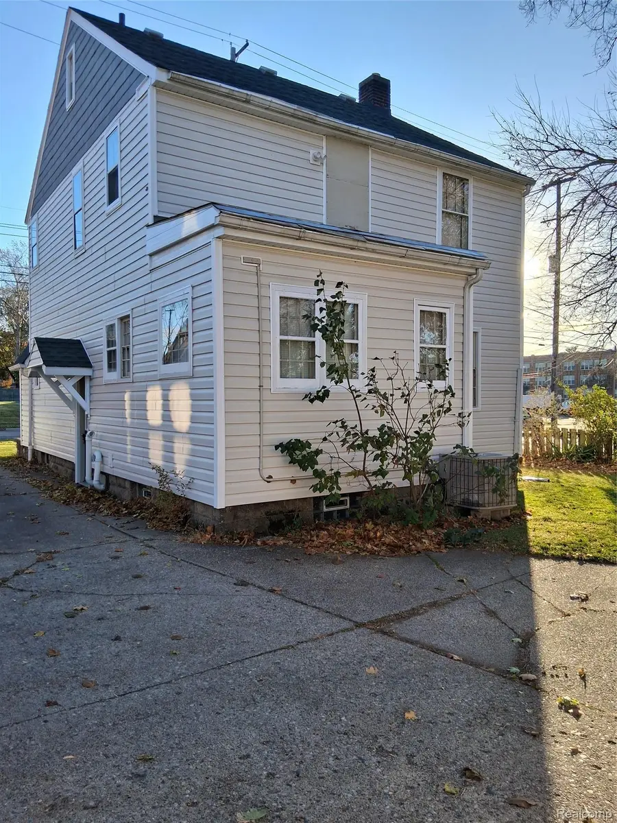 525 E Mount Hope Avenue, Lansing, MI 48910 - #2