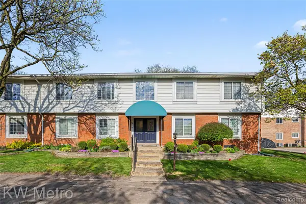 2471 Mulberry Square Square #15, BloomfieldHills, MI 48302
