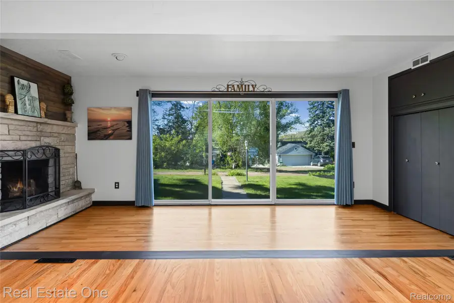 1825 Luneta, Commerce Township, MI 48382 - #3