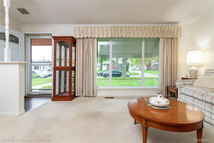 5387 Vivian Street, Dearborn Heights, MI 48125 - #3