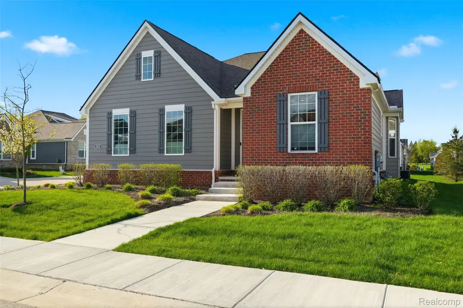 2556 Rosemond Ln, Rochester Hills, MI 48309 - #3