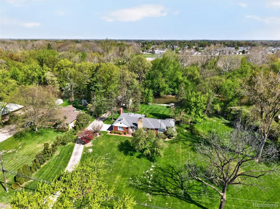 15623 Millar Road, Clinton Township, MI 48036 - #3
