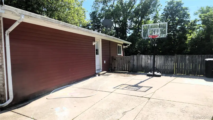 28718 Apollo Drive, Chesterfield, MI 48047 - #2